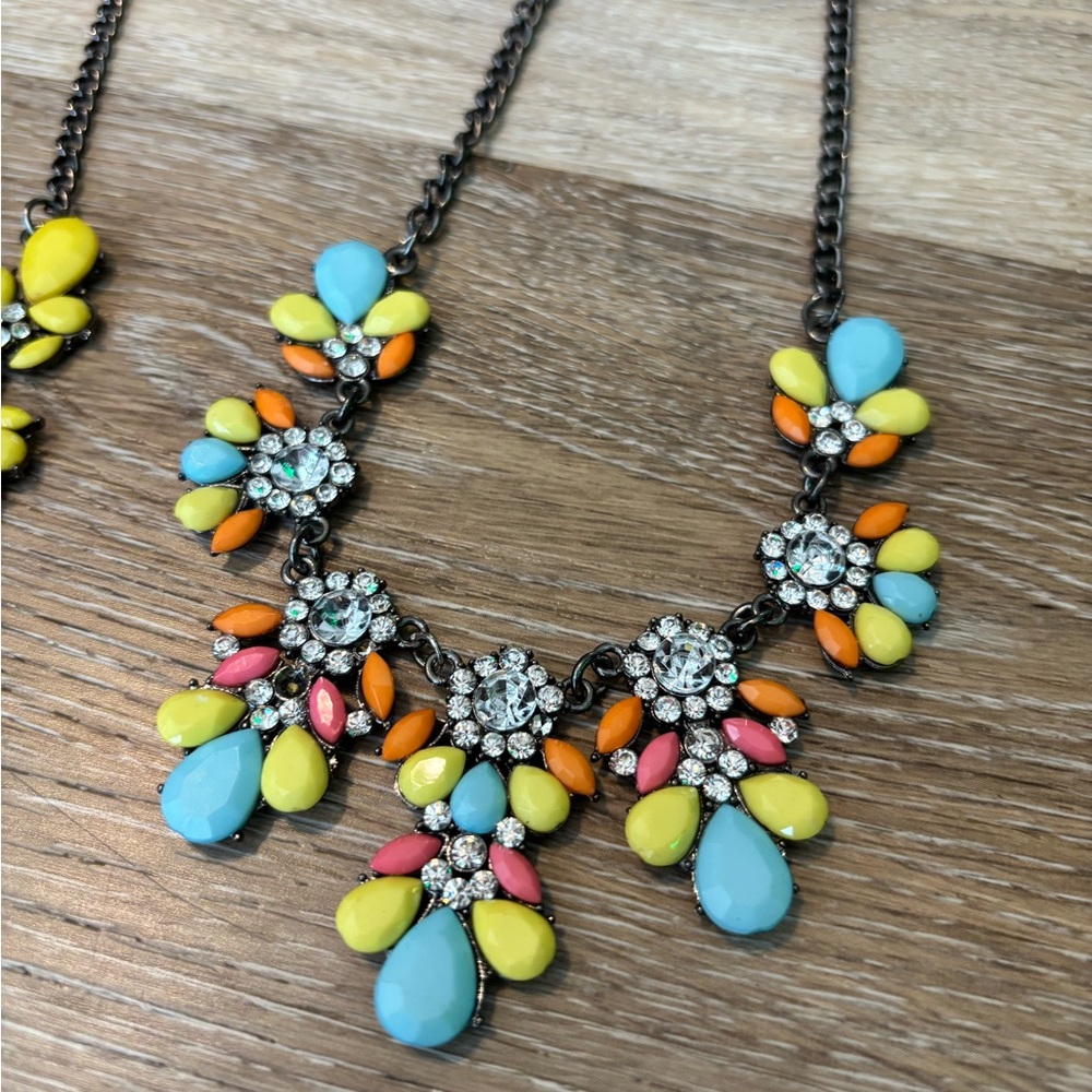 Colorful Statement Necklace Set - Picture 5 of 7